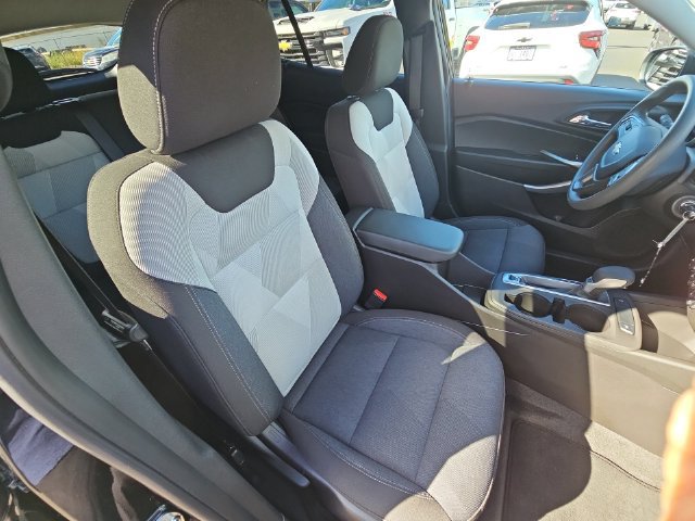 Used 2025 Chevrolet Trax LS w/ LS Convenience Package FWD image 37