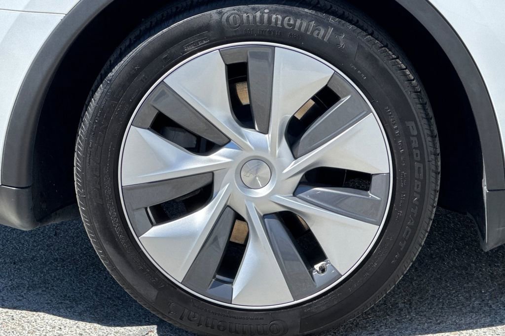 Used 2023 Tesla Model Y Long Range AWD/4WD image 24