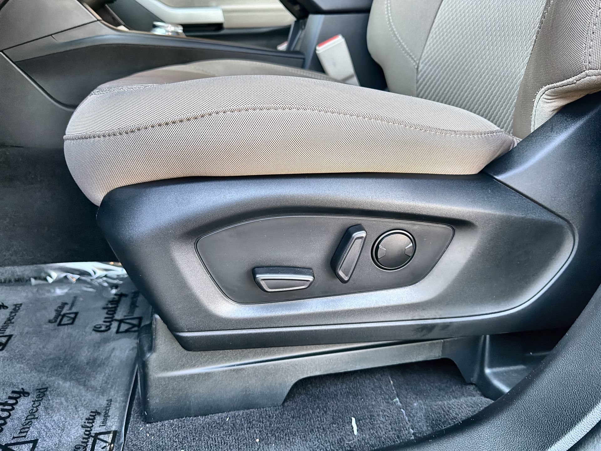 Certified 2023 Ford Explorer XLT RWD image 12