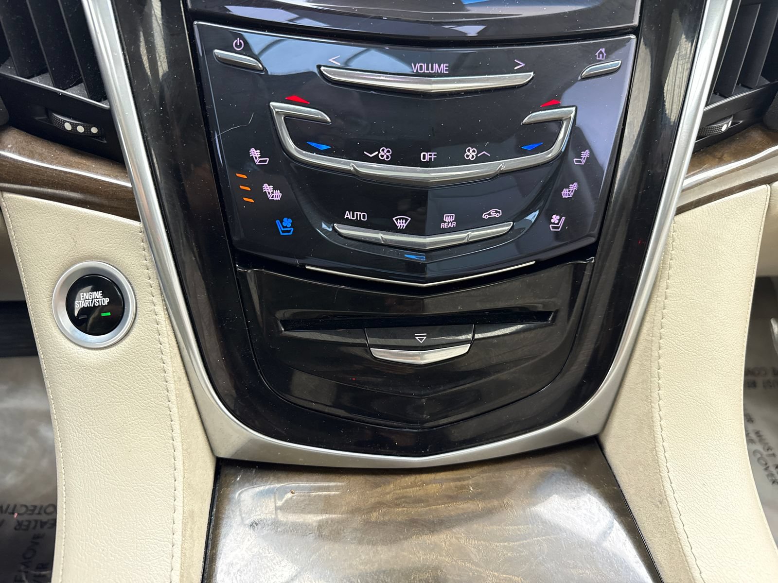 Used 2018 Cadillac Escalade Luxury RWD image 30