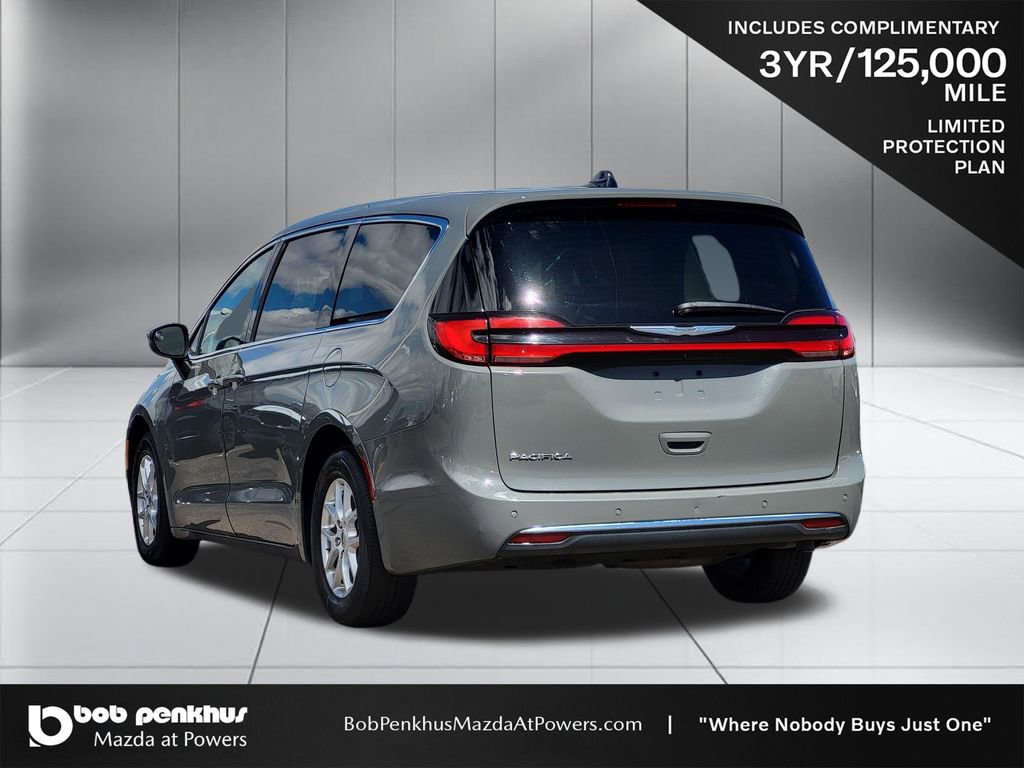 Used 2023 Chrysler Pacifica Touring-L FWD image 27