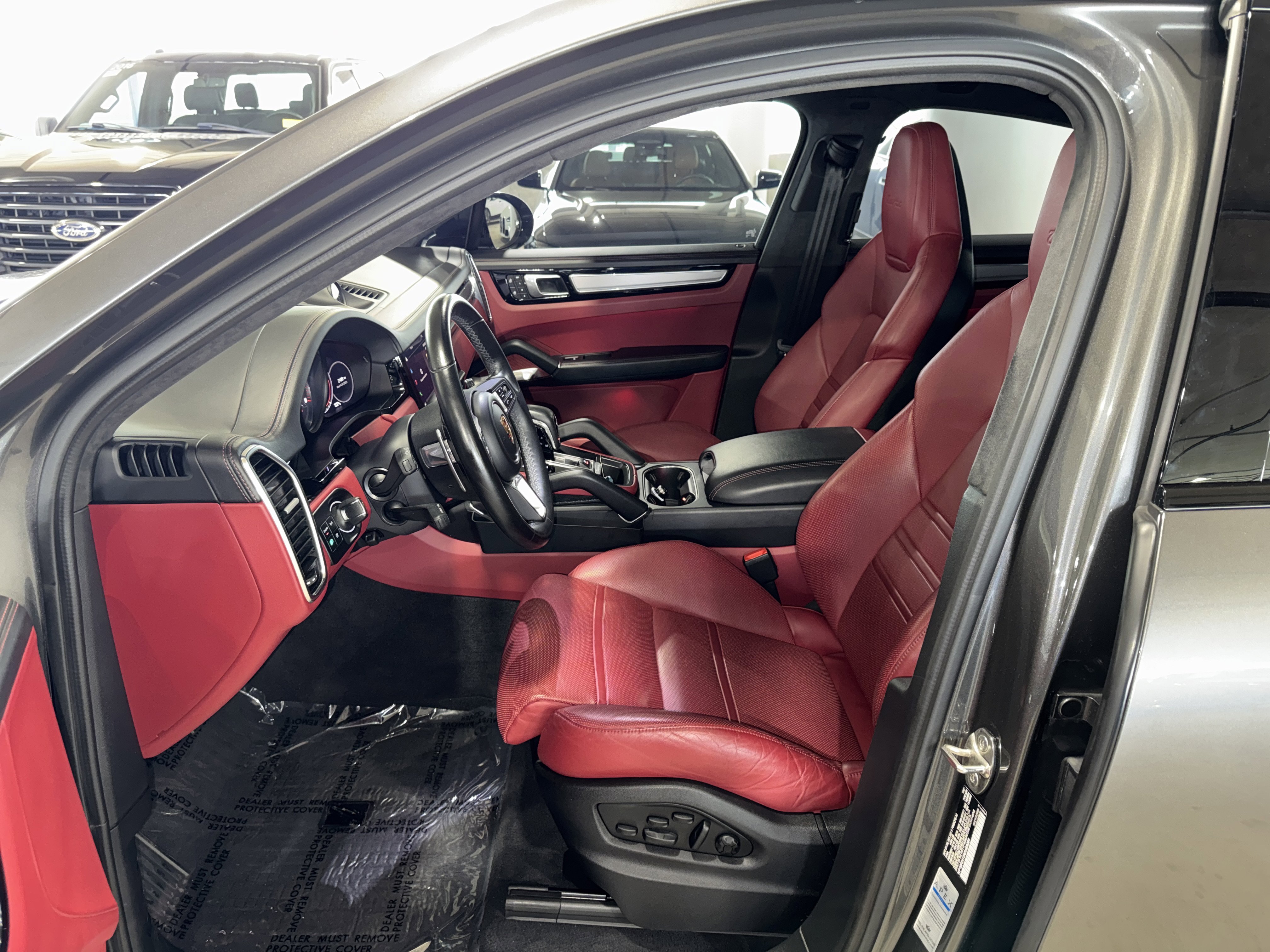 Used 2022 Porsche Cayenne Turbo image 19
