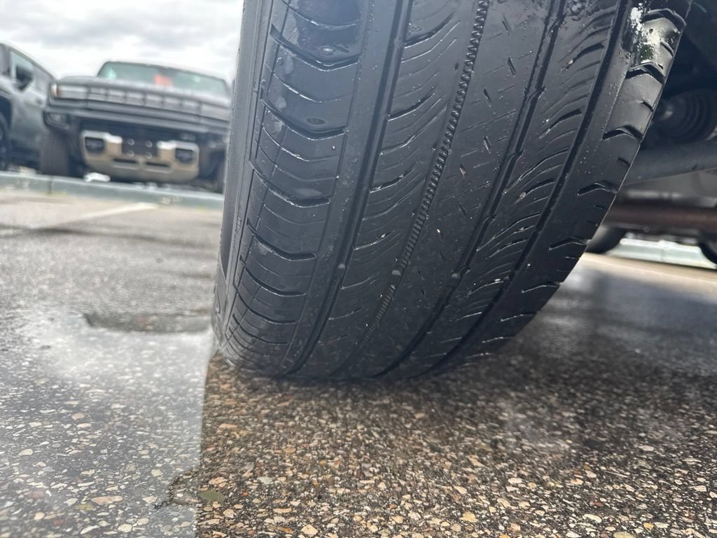 Certified 2024 Buick Encore GX Avenir w/ Avenir Convenience Package AWD/4WD image 11
