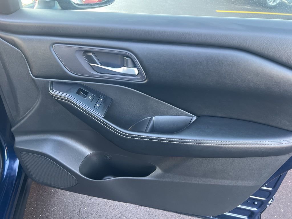 Certified 2024 Nissan Rogue SV image 23