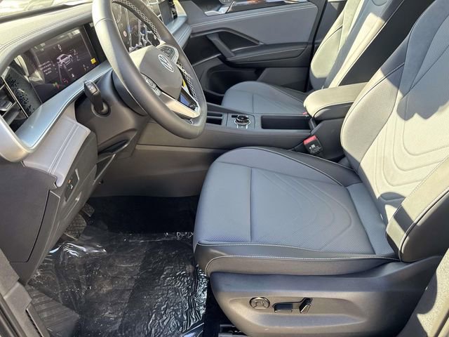 New 2026 Volkswagen Tiguan SE FWD image 14