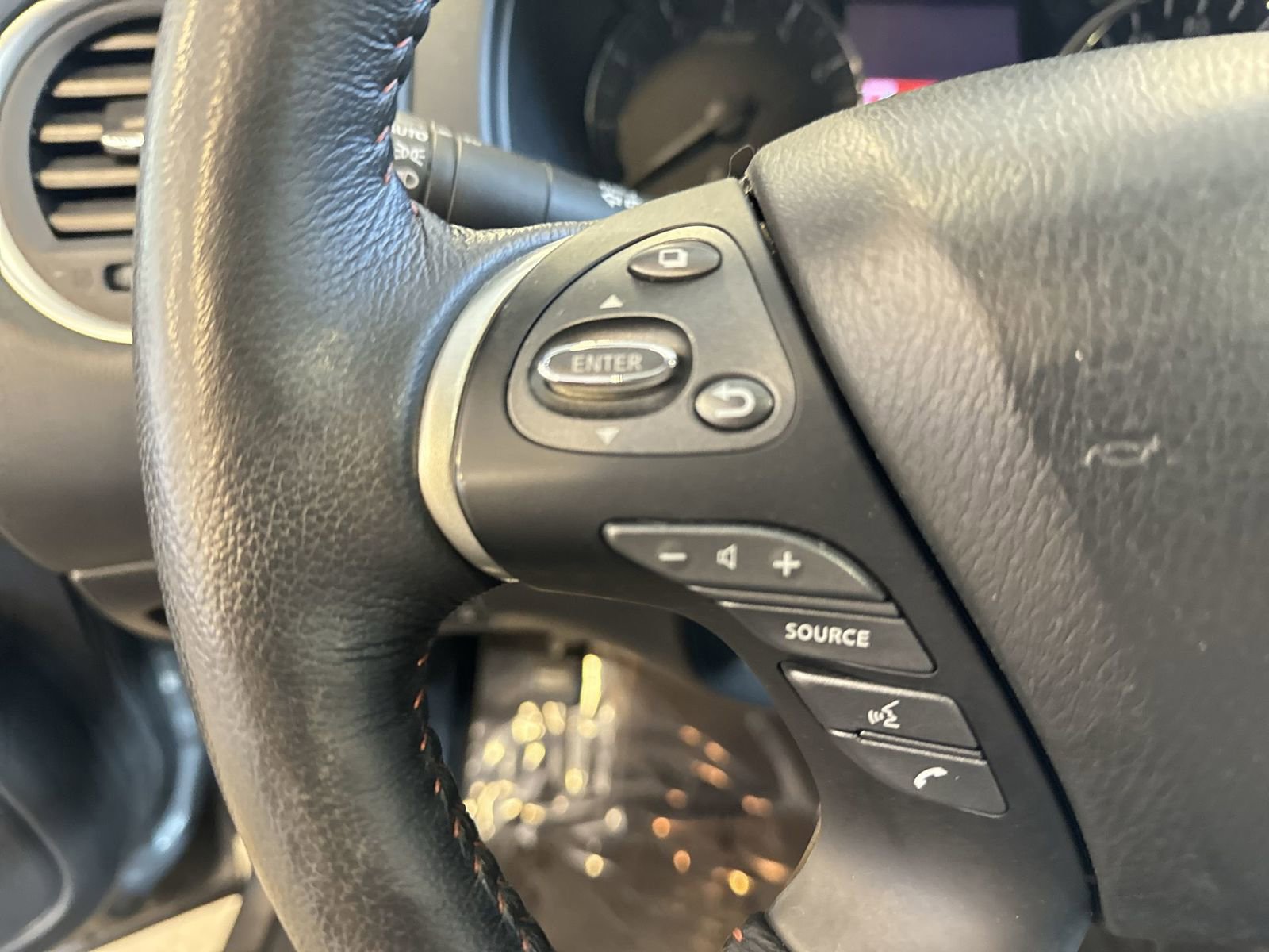 Used 2020 Nissan Pathfinder SL image 13