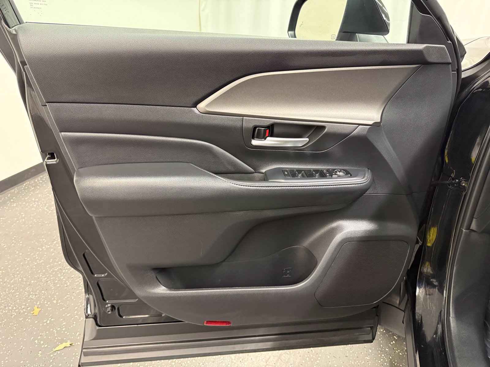 Used 2025 Toyota Grand Highlander AWD image 9