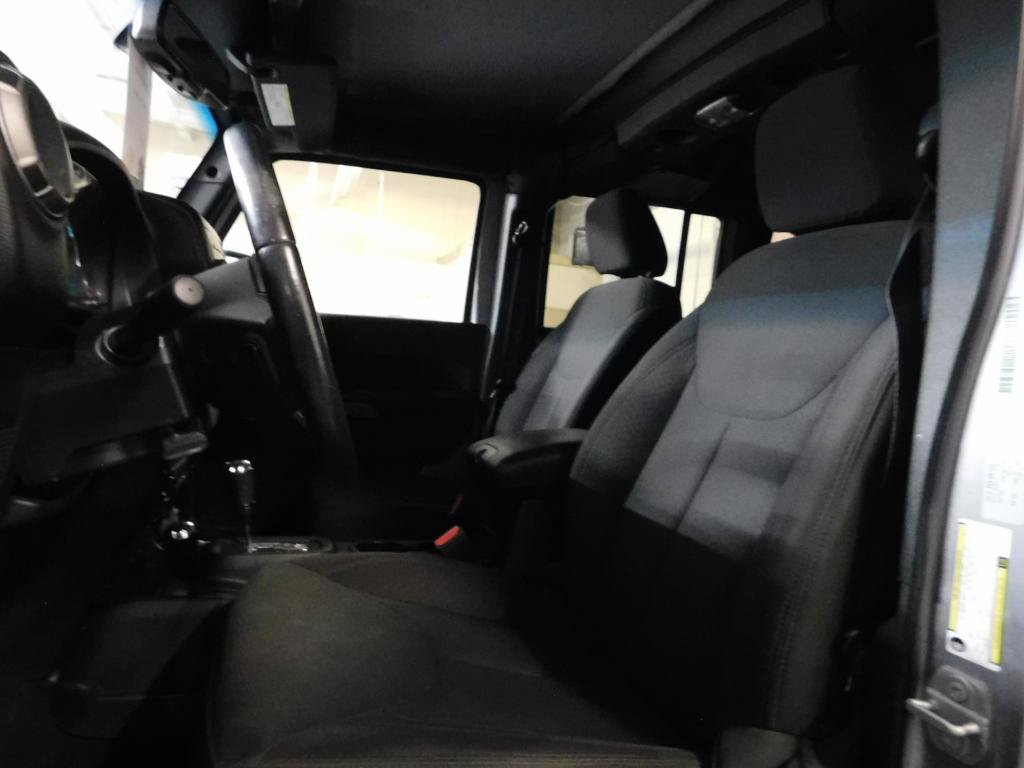 Used 2018 Jeep Wrangler Unlimited Sport S AWD/4WD image 9