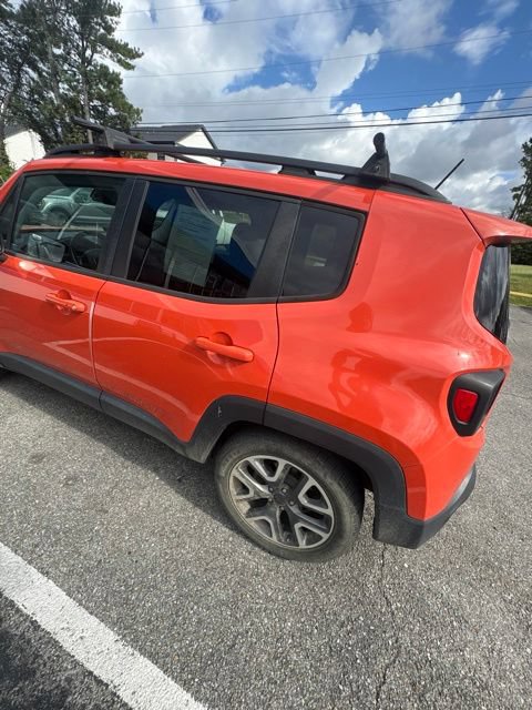 Used 2016 Jeep Renegade Latitude FWD image 41