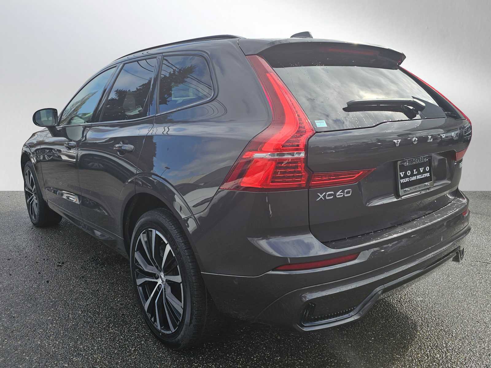 Certified 2025 Volvo XC60 B5 Plus image 5