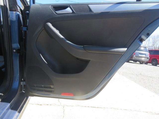 Used 2015 Volkswagen Jetta SE FWD image 19