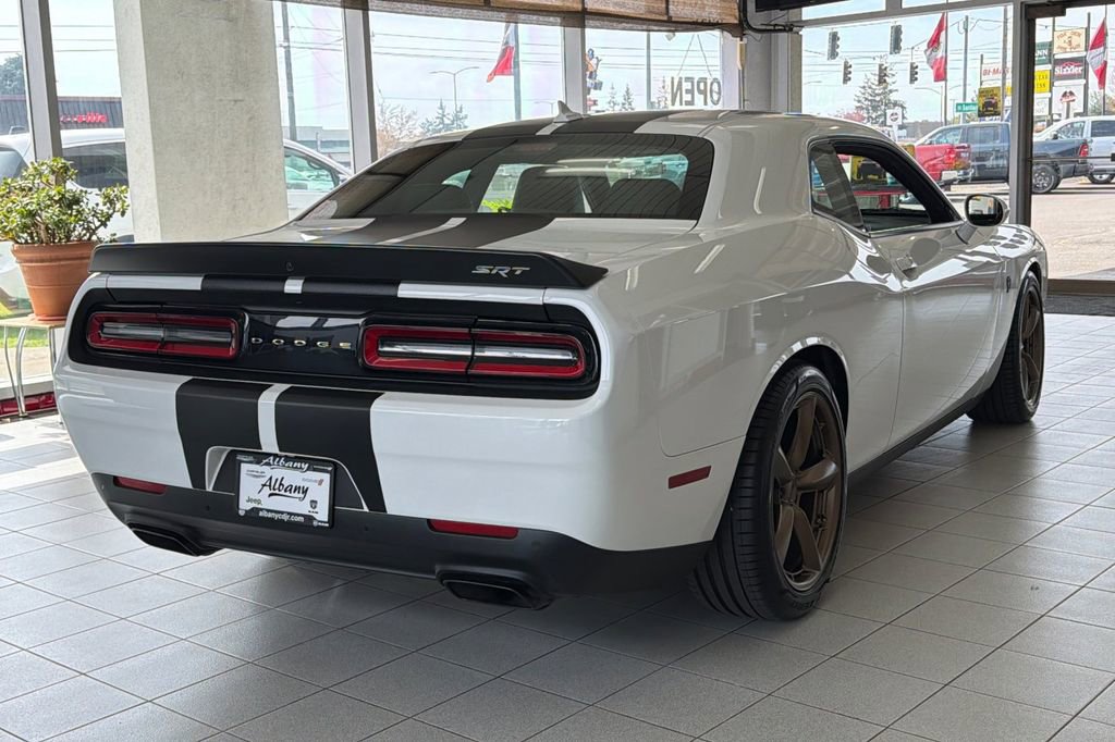 Used 2016 Dodge Challenger SRT Hellcat image 4