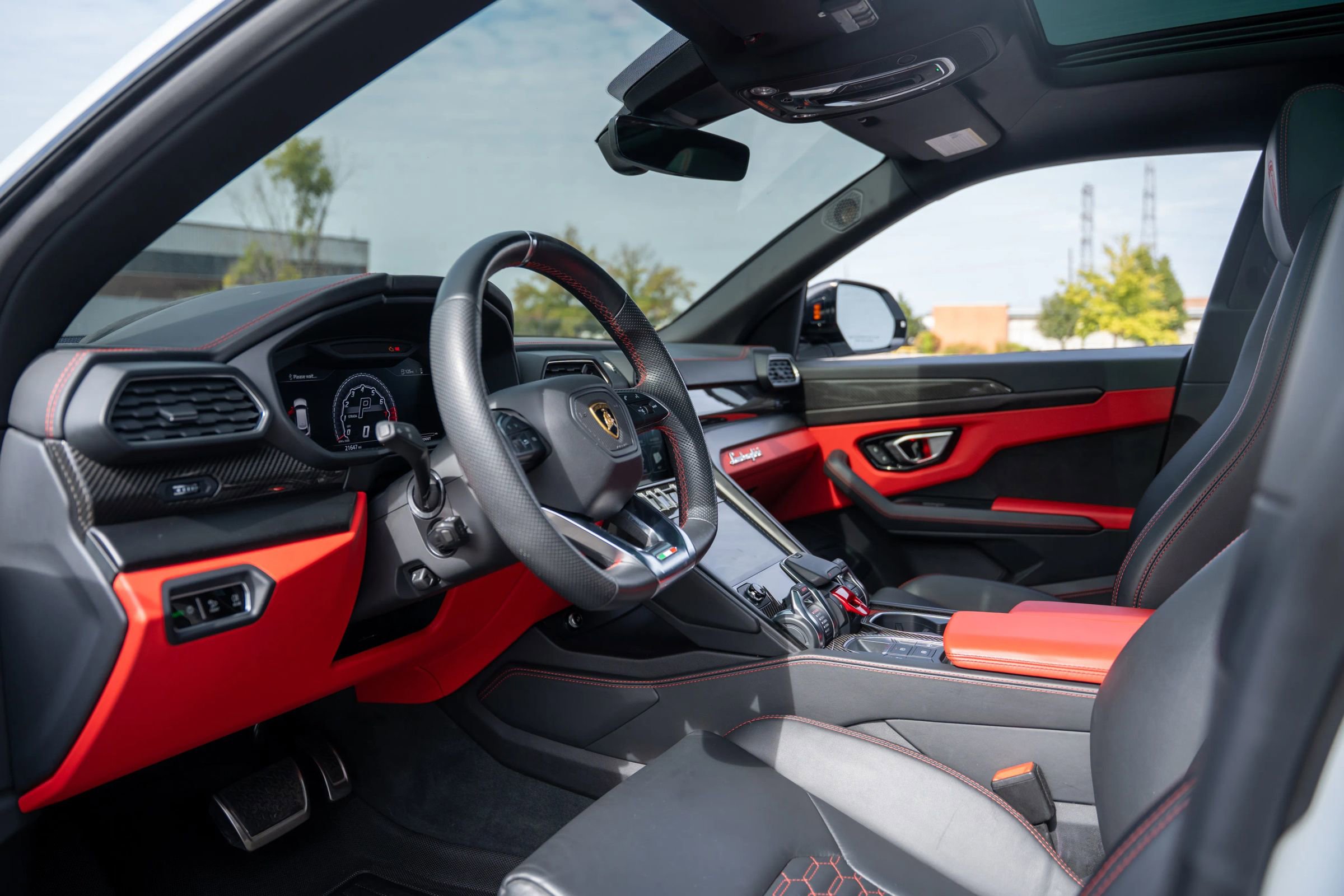 Used 2021 Lamborghini Urus image 2