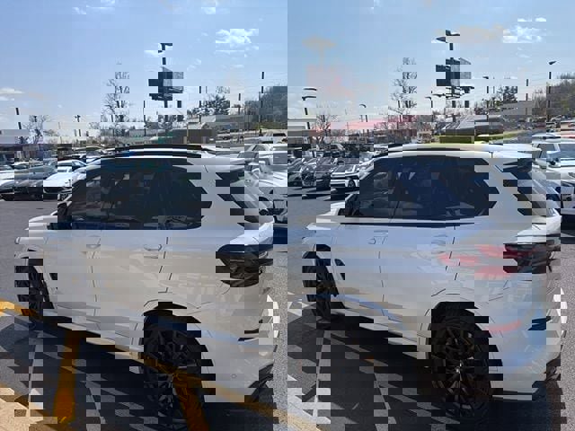 Used 2025 BMW X5 xDrive40i w/ Executive Package image 17