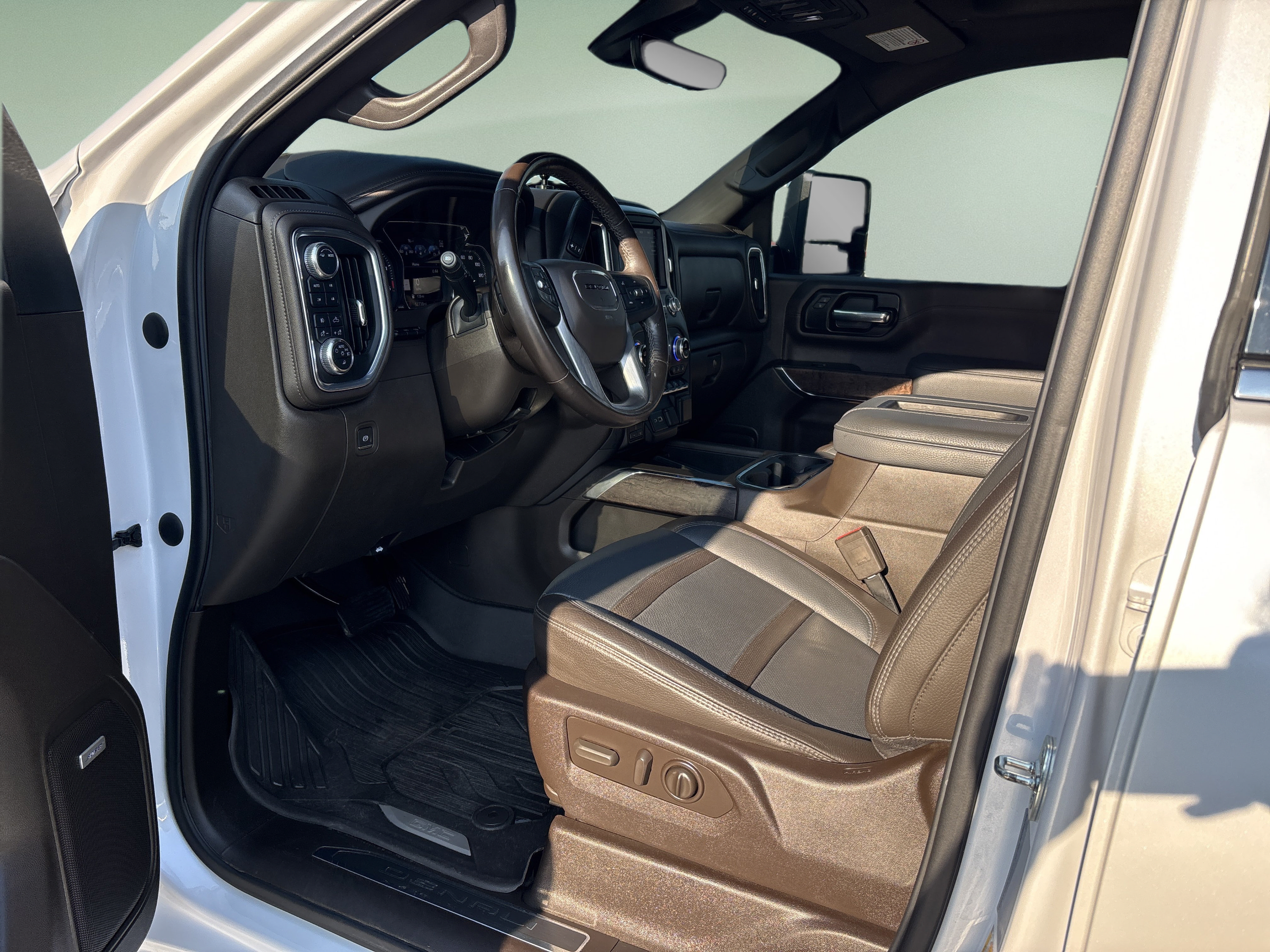 Used 2022 GMC Sierra 2500 Denali w/ Denali Ultimate Package AWD/4WD image 9