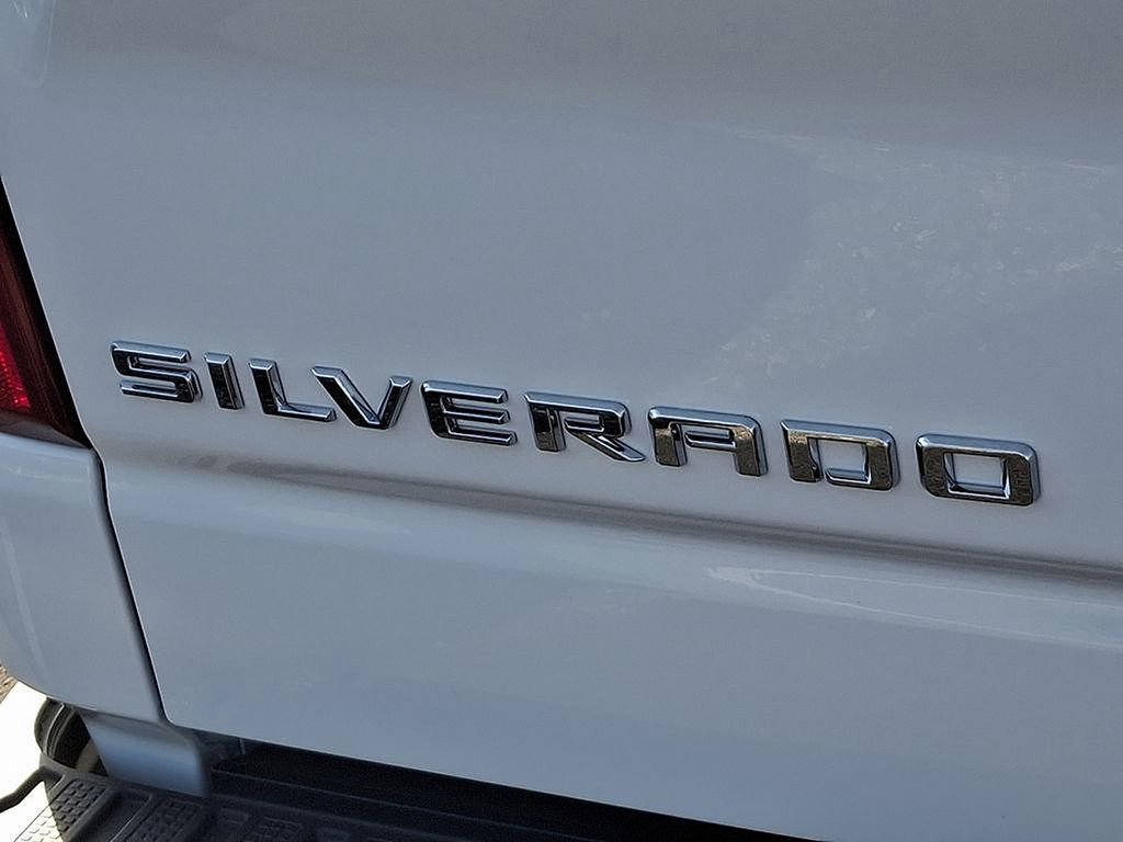 Used 2025 Chevrolet Silverado 1500 Custom w/ Turbomax Blackout Package image 11