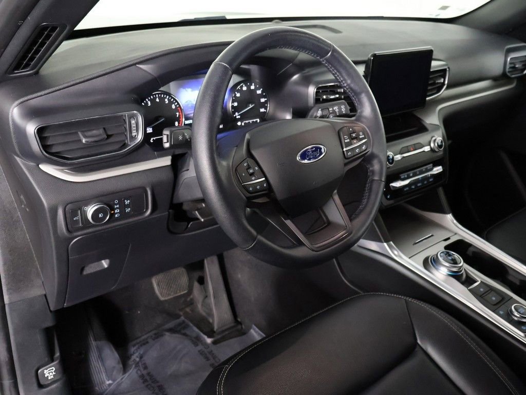 Used 2020 Ford Explorer XLT w/ Equipment Group 202A AWD/4WD image 27