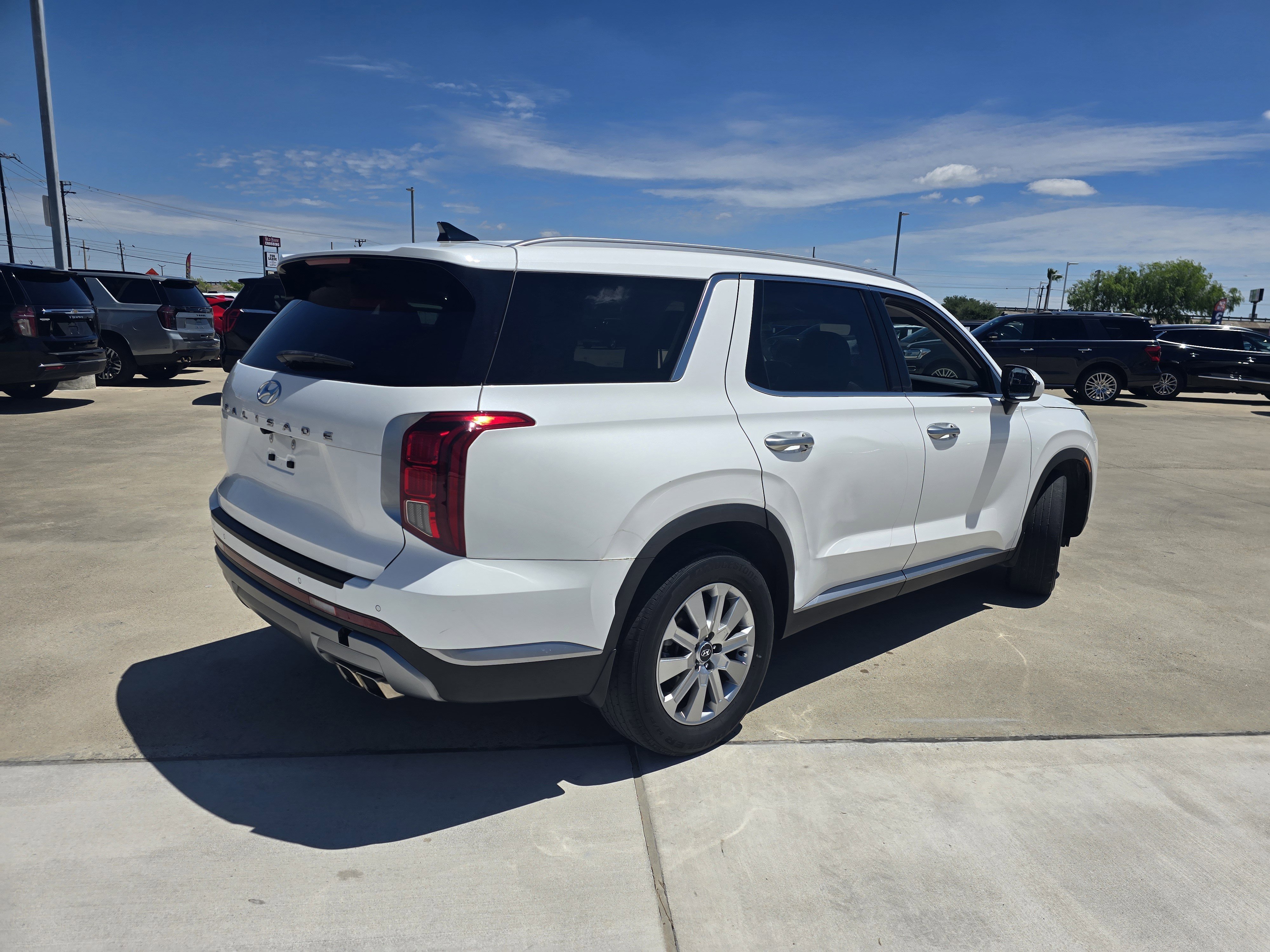 Used 2023 Hyundai Palisade SEL image 3