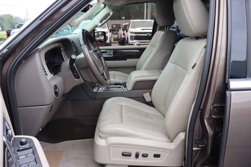 Used 2017 Lincoln Navigator L Select AWD/4WD image 4