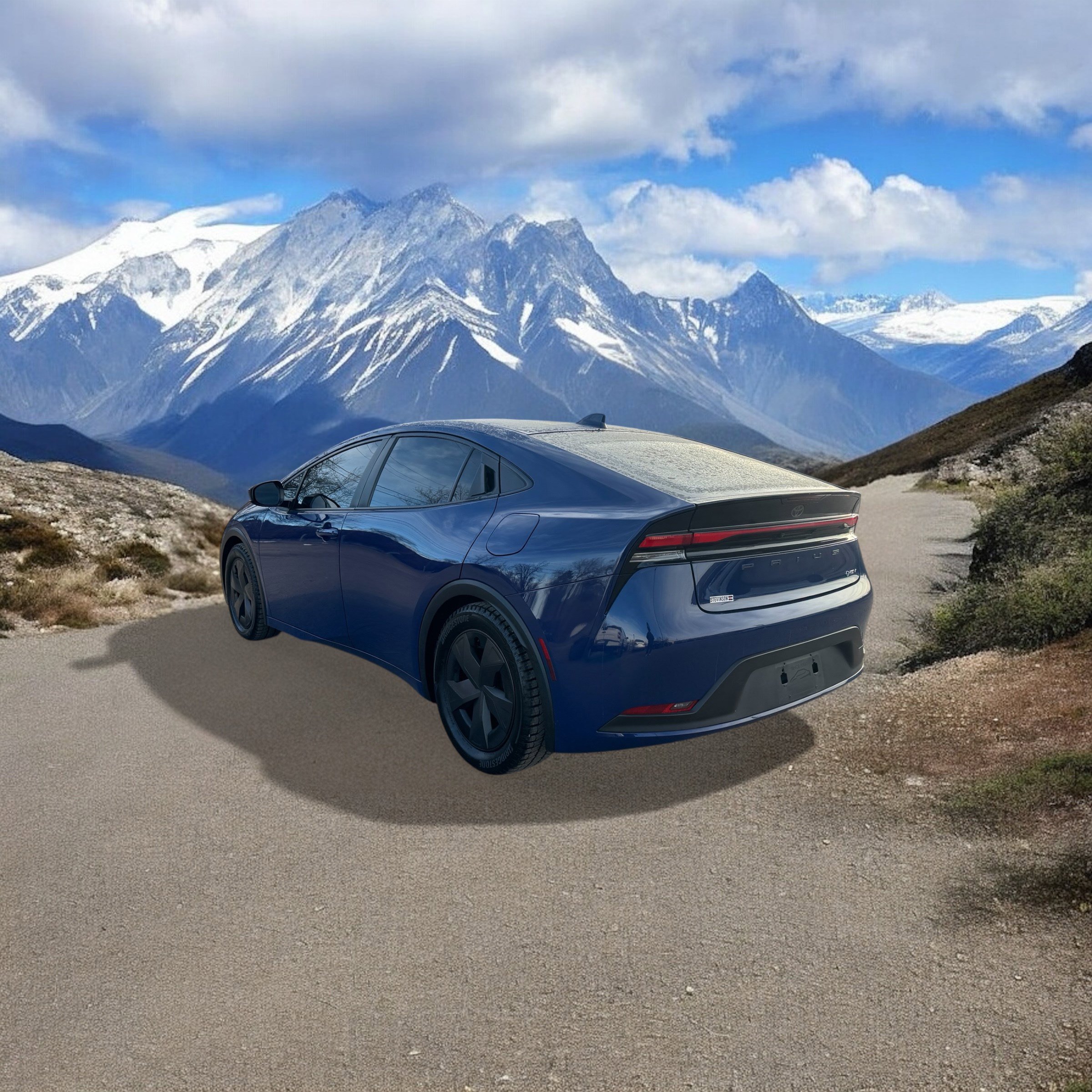 Used 2023 Toyota Prius LE image 3