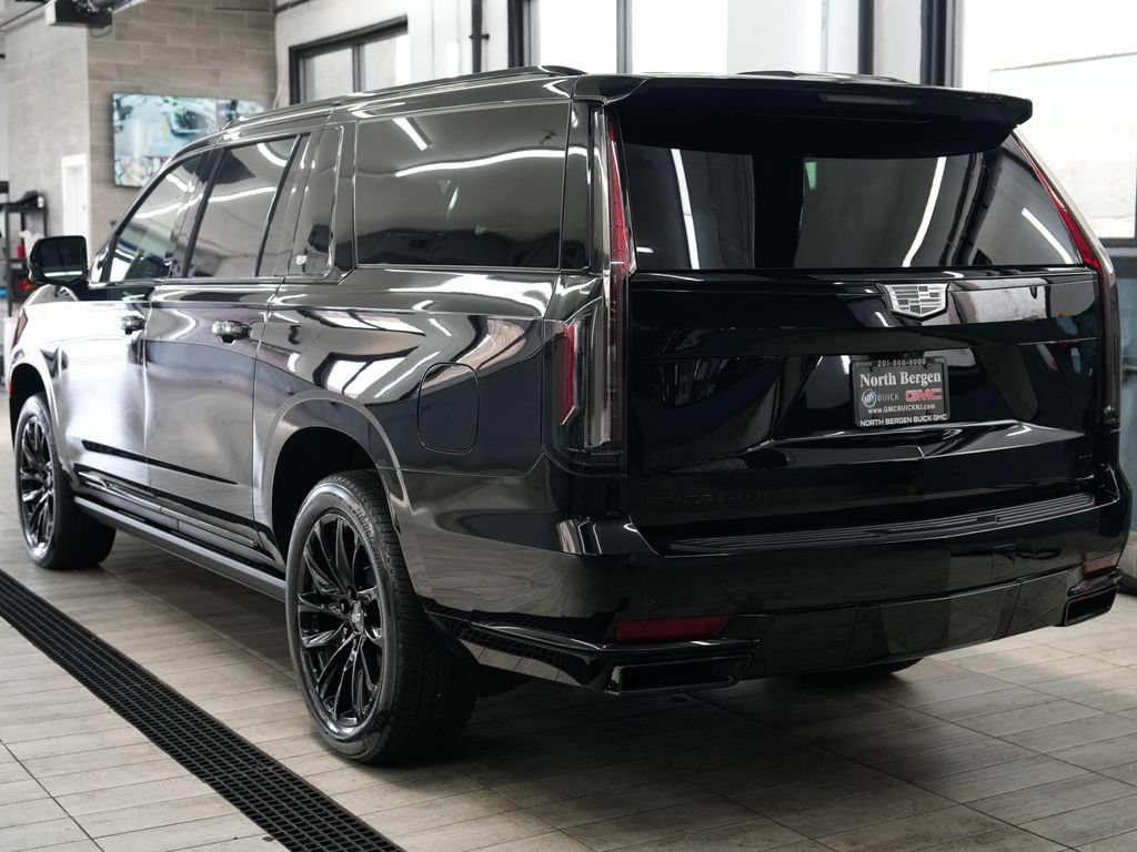 Used 2023 Cadillac Escalade ESV Sport w/ LPO, ONYX Package AWD/4WD image 6
