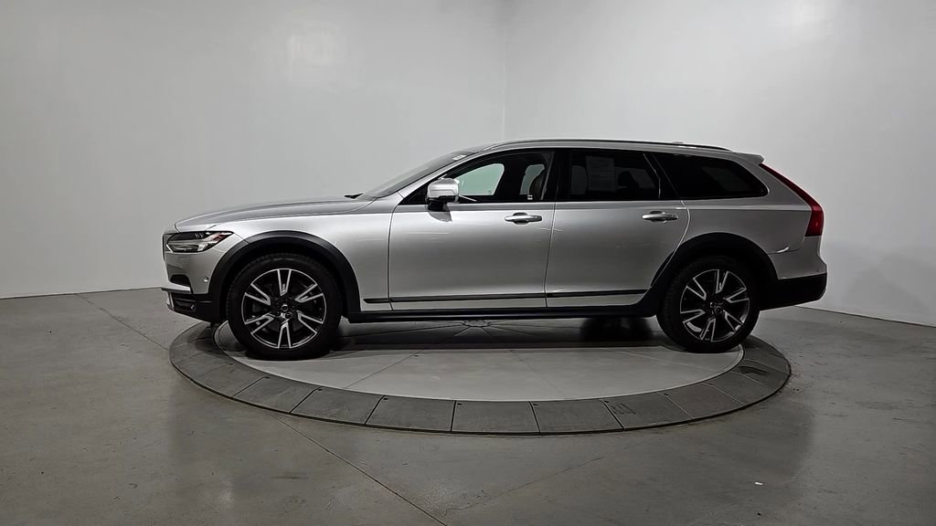 Used 2017 Volvo V90 T6 Cross Country AWD/4WD image 2