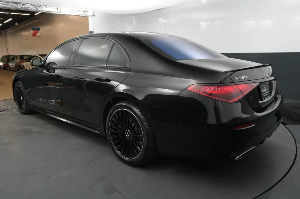 Used 2022 Mercedes-Benz S 580 4MATIC Sedan image 3