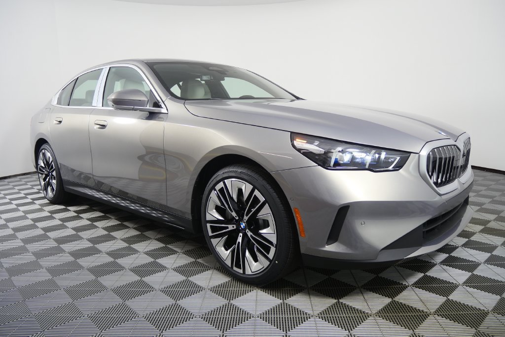 Used 2026 BMW 530i xDrive w/ Premium Package AWD/4WD image 8