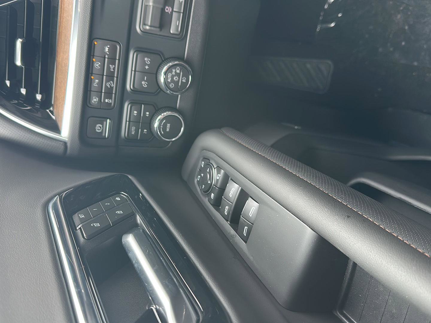 New 2026 Chevrolet Suburban High Country w/ Sun And Tow Package image 17