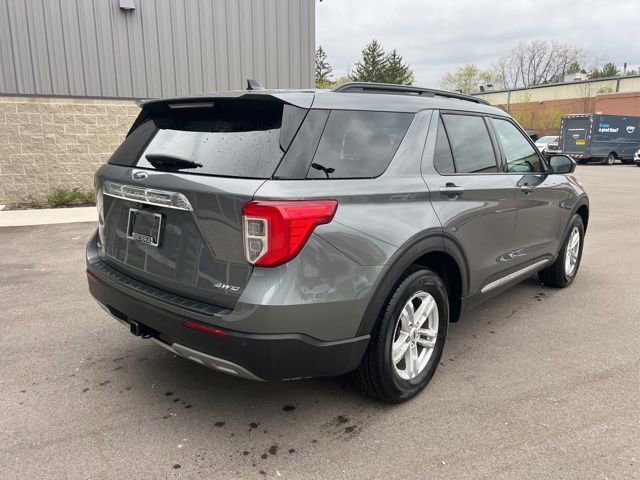 Used 2024 Ford Explorer XLT w/ Equipment Group 202A AWD/4WD image 5