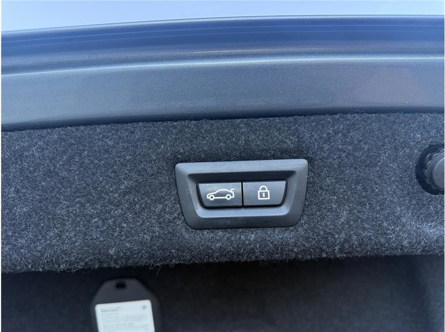 Used 2019 BMW M550i xDrive image 43