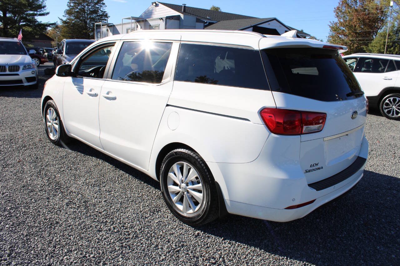 Used 2015 Kia Sedona LX w/ LX Convenience Package FWD image 9