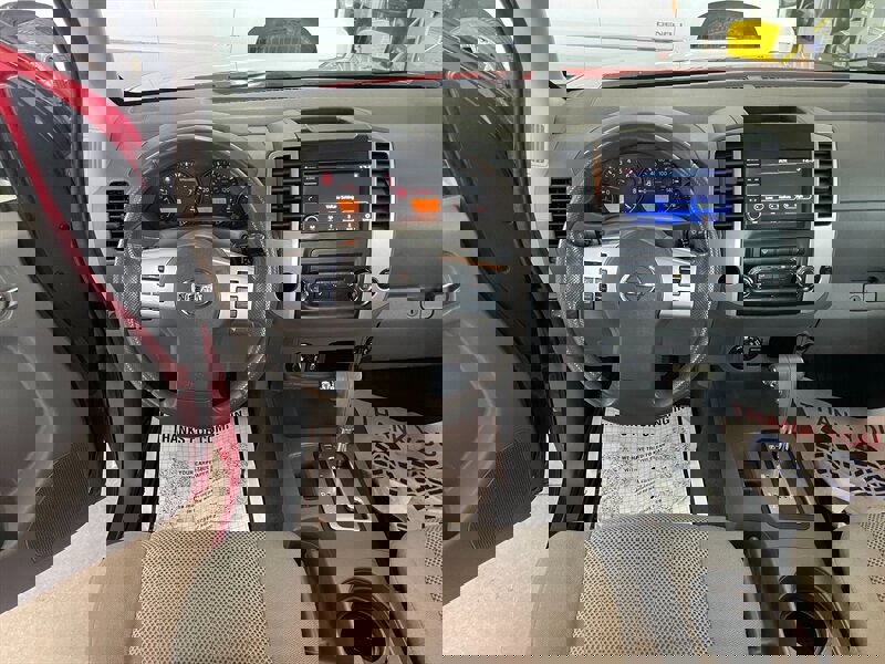 Used 2019 Nissan Frontier SV image 8