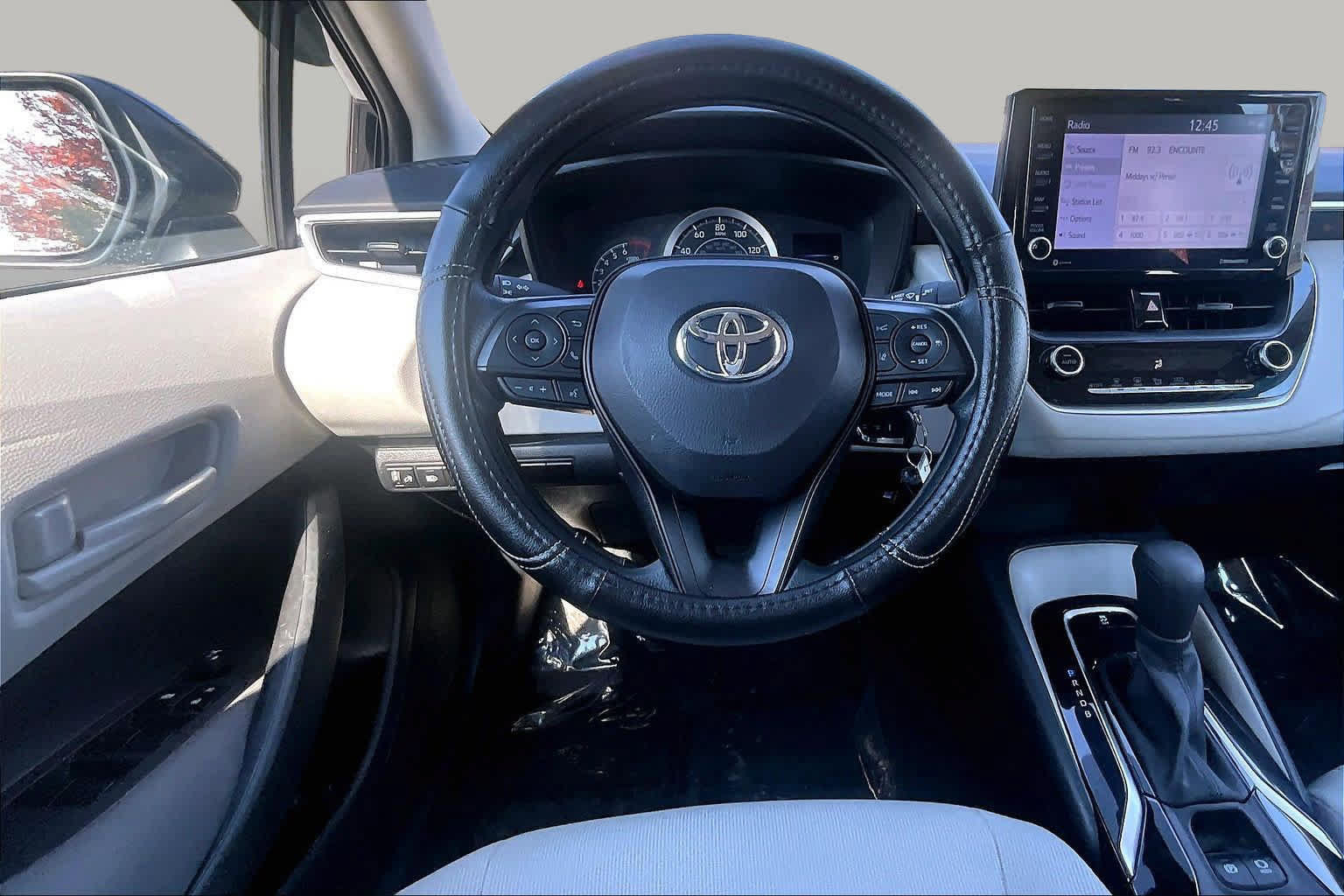 Used 2022 Toyota Corolla LE w/ Carpet Mat Package (TMS) FWD image 5