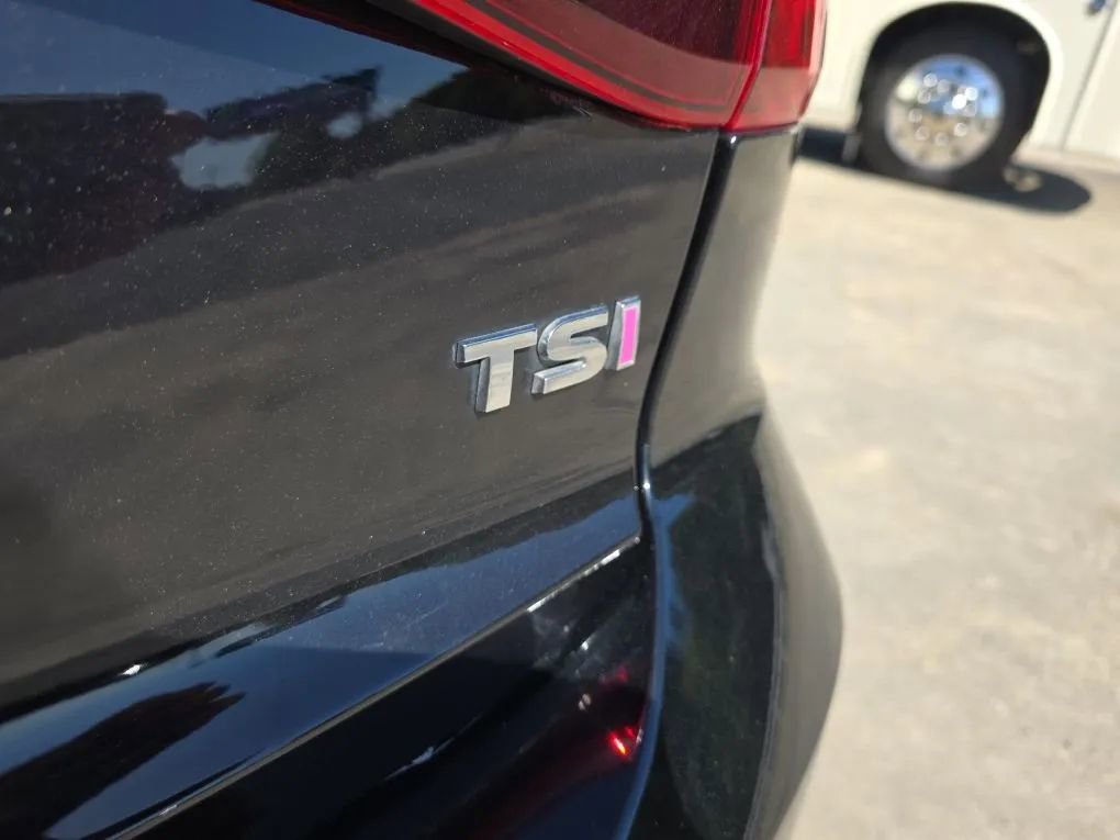 Used 2017 Volkswagen Jetta SE image 12