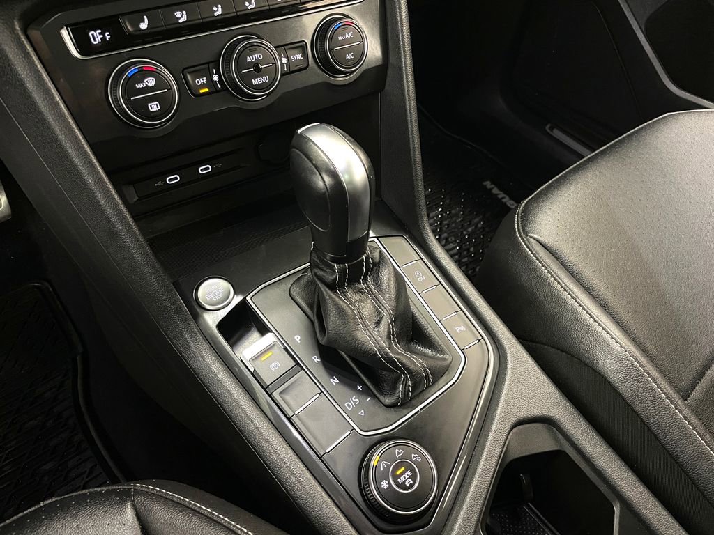 Used 2021 Volkswagen Tiguan SE R-Line image 33