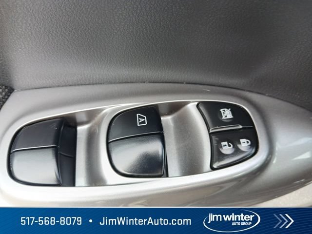 Used 2013 Nissan Juke S FWD image 17