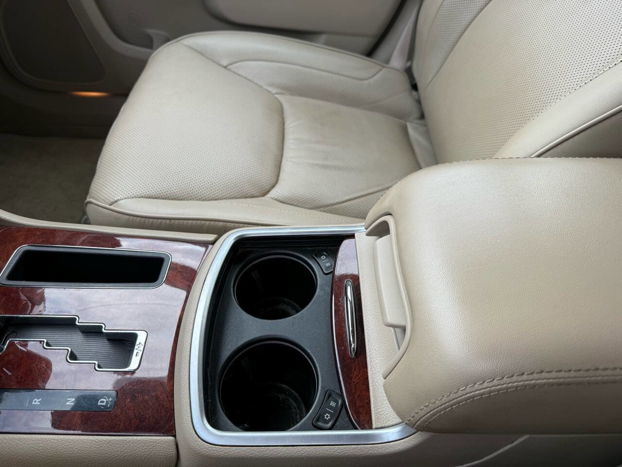 Used 2011 Chrysler 300 C image 22