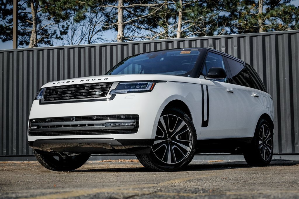 New 2025 Land Rover Range Rover SE