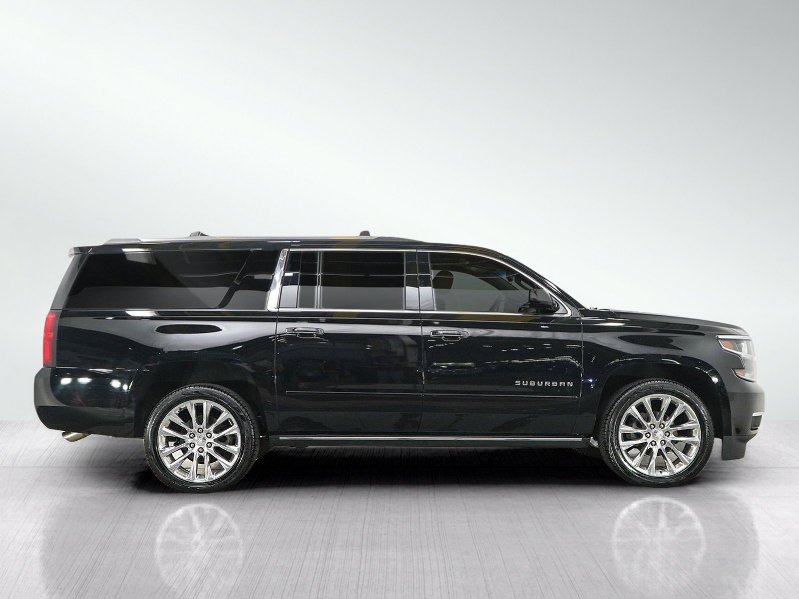 Used 2019 Chevrolet Suburban Premier w/ Premier Plus Edition AWD/4WD image 6