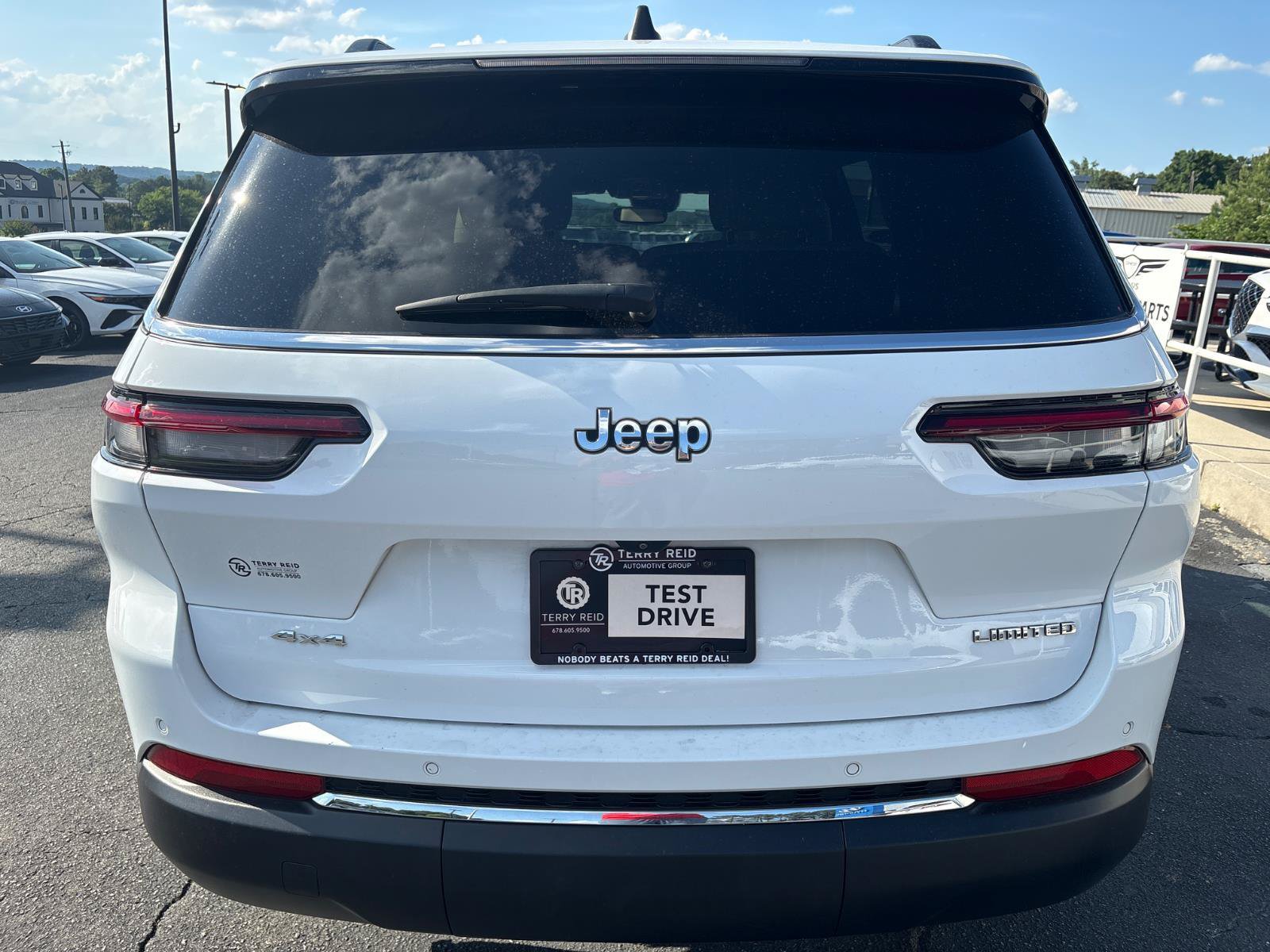 Used 2023 Jeep Grand Cherokee L Limited AWD/4WD image 7