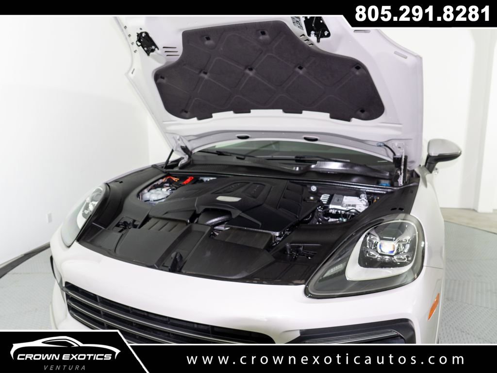 Used 2023 Porsche Cayenne Platinum Edition image 18