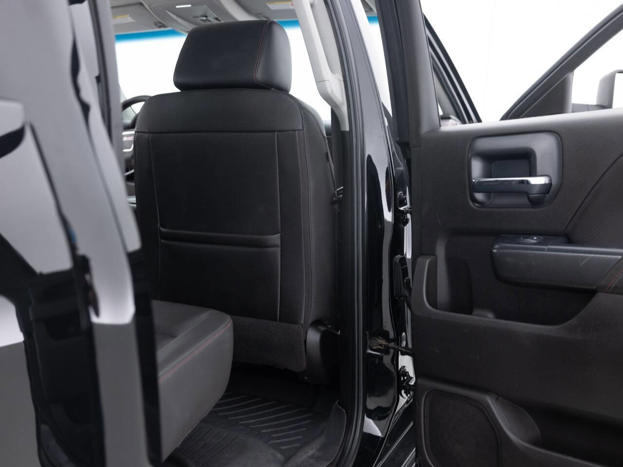 Used 2018 GMC Sierra 2500 SLT image 34