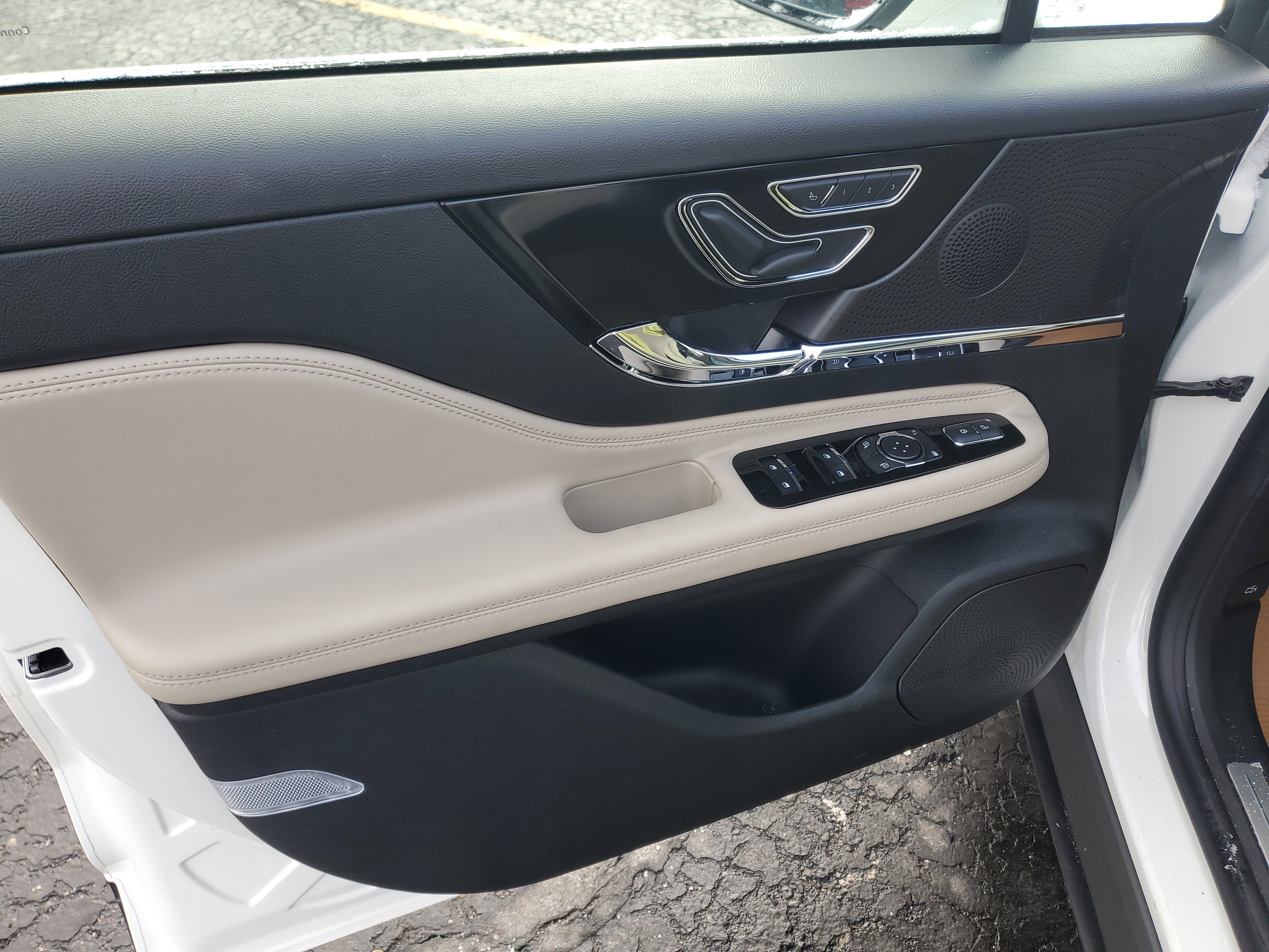 New 2026 Lincoln Corsair Premiere image 8