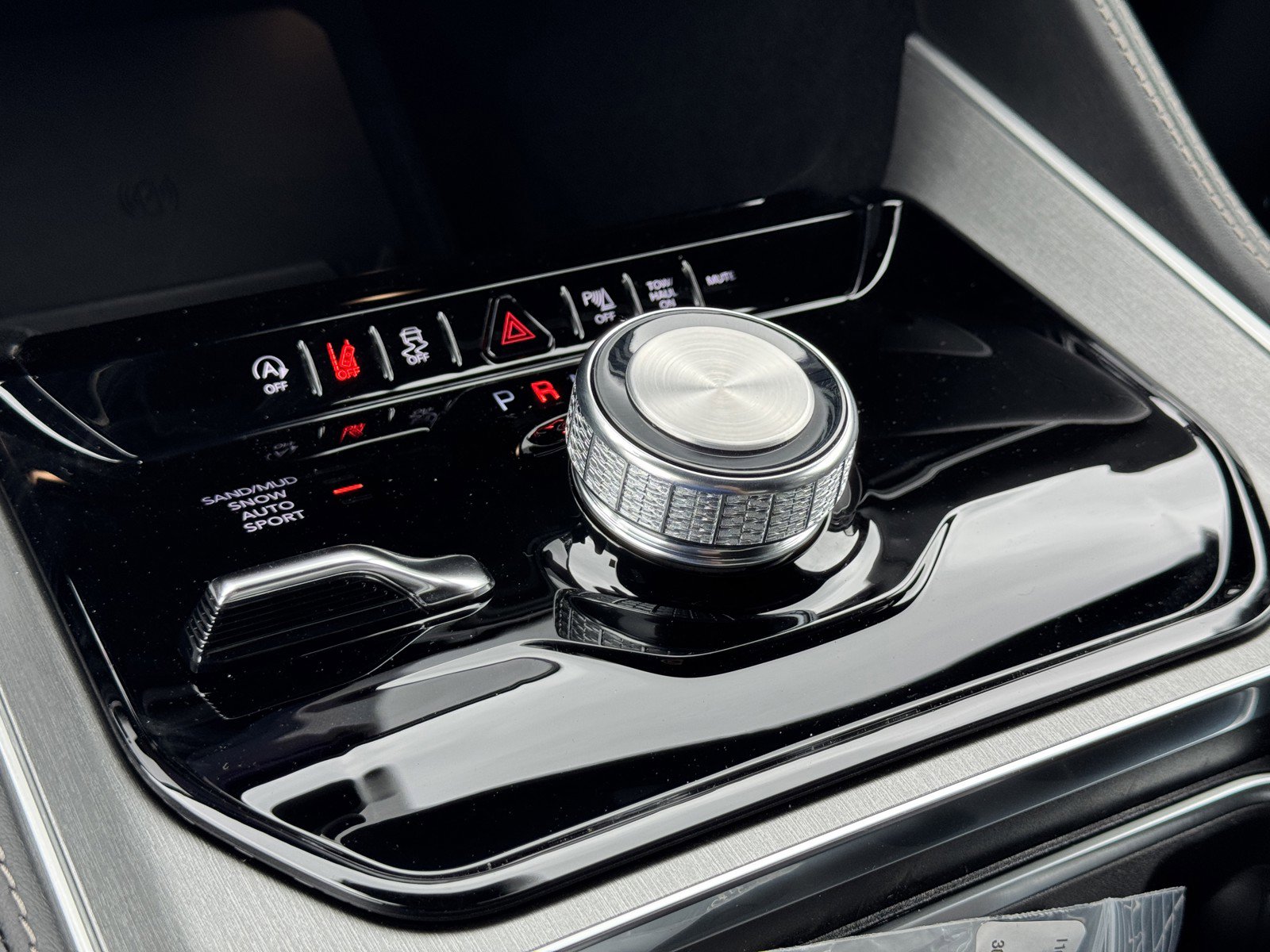 New 2025 Jeep Wagoneer L Series II w/ Premium Group I image 17