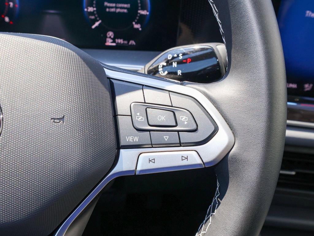 Used 2025 Volkswagen Tiguan SE image 25