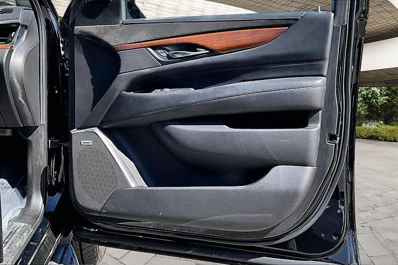 Used 2019 Cadillac Escalade 2WD image 19