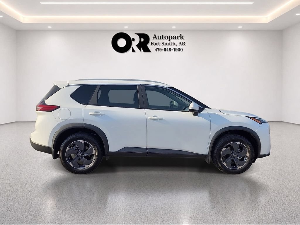 Used 2024 Nissan Rogue SV w/ SV Premium Package FWD image 6