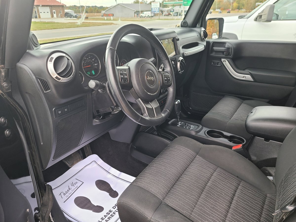 Used 2012 Jeep Wrangler Unlimited Rubicon w/ Dual Top Group image 5