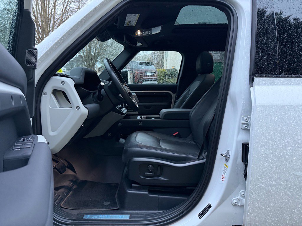 Used 2023 Land Rover Defender 110 X-Dynamic SE image 11